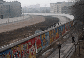 Tembok Berlin: Sejarah Kebangkitan dan Keruntuhannya 9