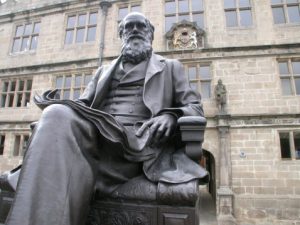 Patung Charles Darwin (Foto: Unsplash.com)