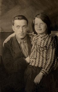 Lev Vygotsky dan putrinya, Gita Vygotskaya.