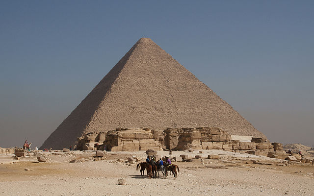 Piramida Agung Giza (Foto: https://creativecommons.org/licenses/by-sa/3.0 by kallerna)
