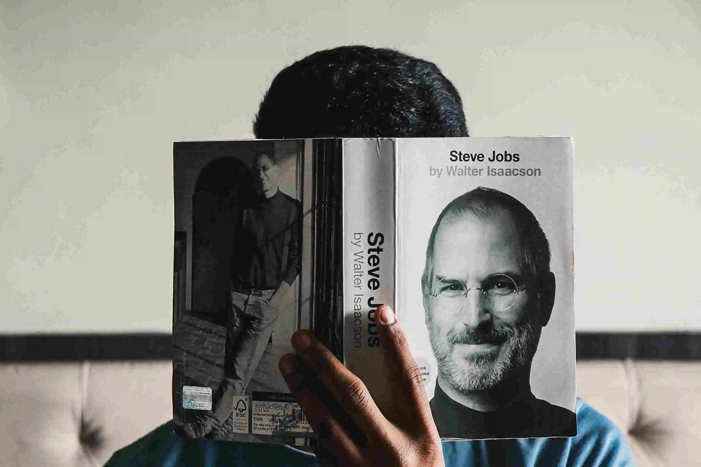 Salah satu buku nonfiksi, biografi Steve Jobs karya Walter Isaacson (Dok. Unsplash)
