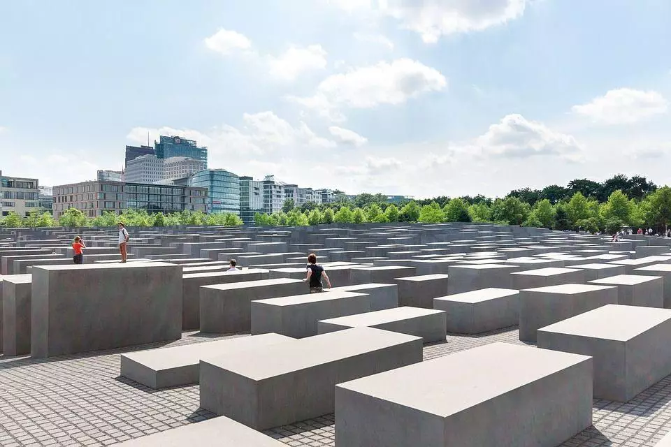 Bagaimana Jerman Mengakui Kesalahannya atas Tragedi Holocaust? 63