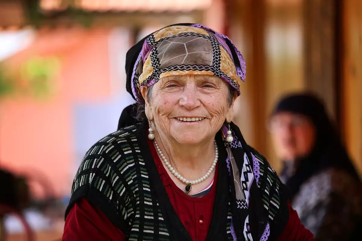 Concrete noun happiness in grandmother's eyes Zenius Education