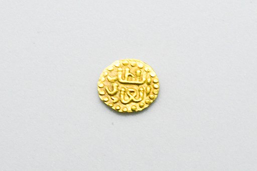 Koin emas yang dikeluarkan sebagai alat pembayaran di kerajaan Samudera Pasai (dok. Wikimedia Commons)