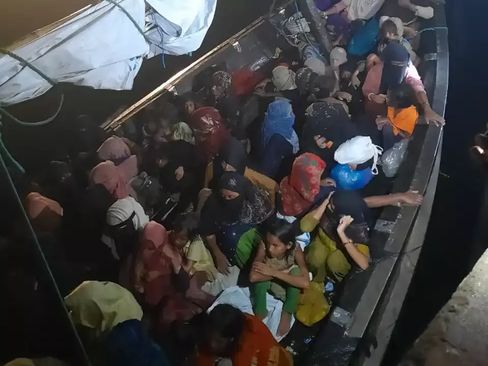 Pengungsi Rohingya sampai di Aceh menggunakan perahu 
