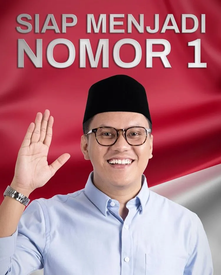 Kampanye Arief Muhammad bertuliskan "Siap Menjadi Nomor 1"
