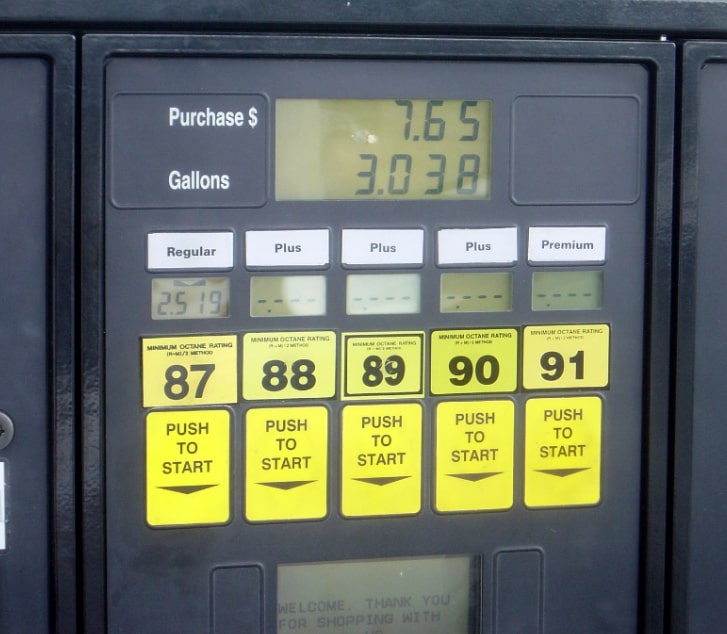 Nilai oktan yang tertera pada mesin pengisi bensin memengaruhi kualitas dari bensin