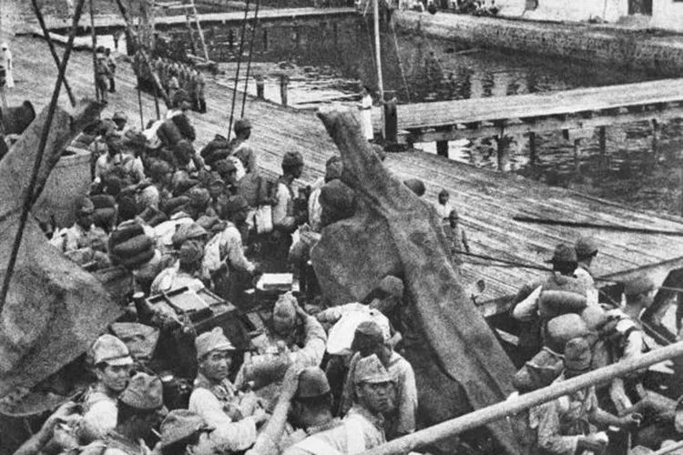 Kedatangan awal Jepang di Indonesia untuk mengambil sumber bahan bakar minyak yang ada di Tarakan, Kalimantan Timur.