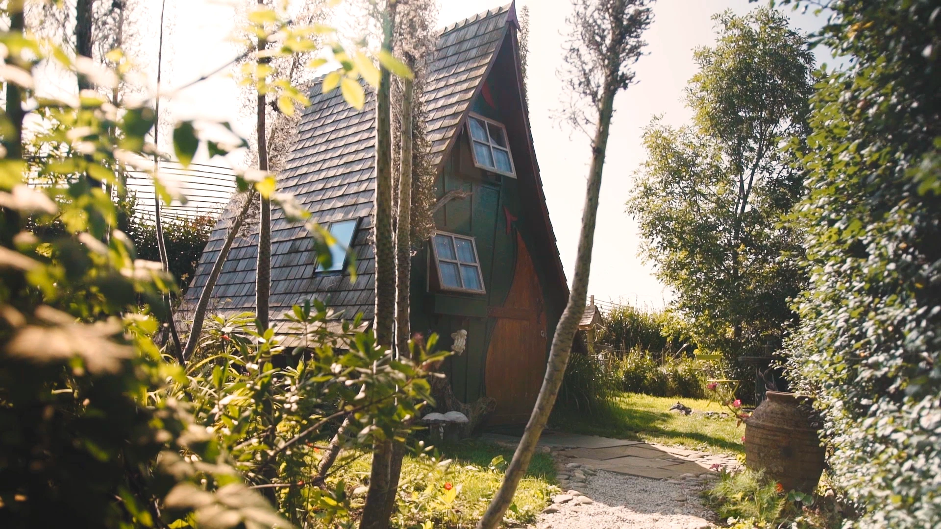 Sebuah rumah bernama Jack Sparrow House yang berbentuk serupa dengan rumah-rumah dalam cerita dongeng.