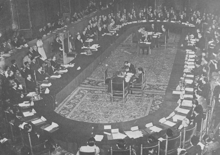 Pelaksanaan Konferensi Meja Bundar (KMB) di Gedung Parlemen Den Haag pada 23 Agustus sampai 2 November 1949.