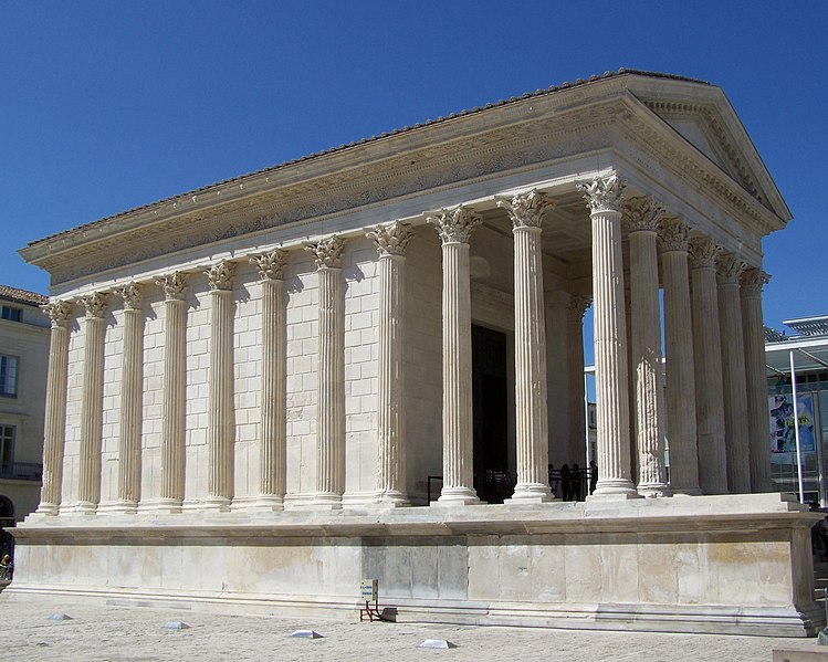 Maison Carrée merupakan kuil Romawi Kuno yang terletak di Nimes, Prancis.